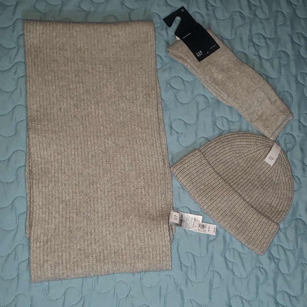 GAP Unisex Gray Knit Scarf, Beanie and Sock Set